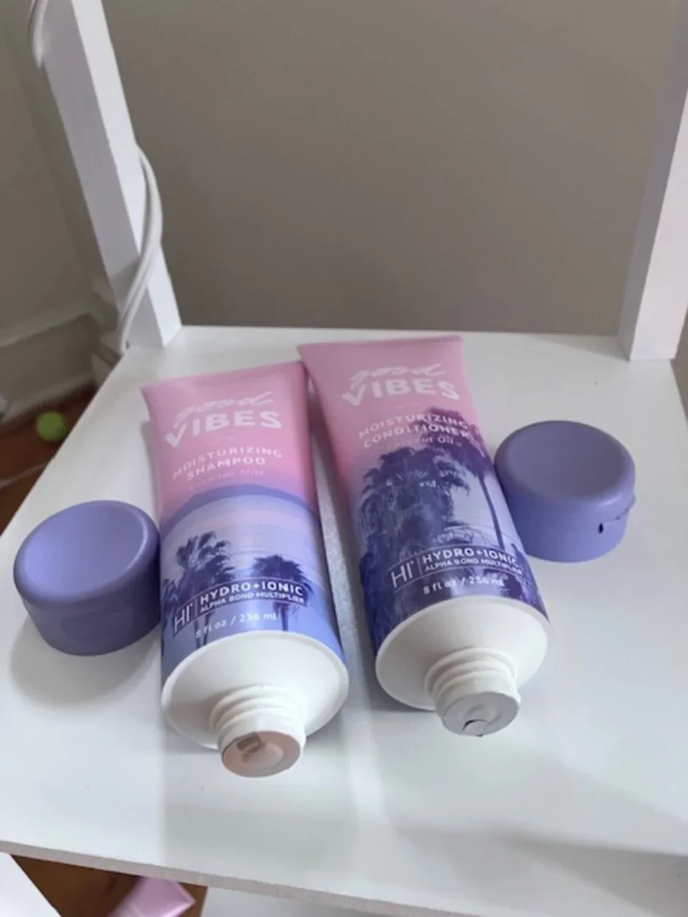 NWT Beachwaver Good Vibes Vegan (2) Shampoos & (2) Conditioners SEALED!!